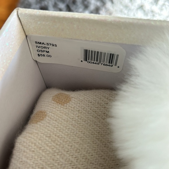 NWT Steve Madden Ivory White Scarf, Beanie, Gloves SET - Picture 5 of 6